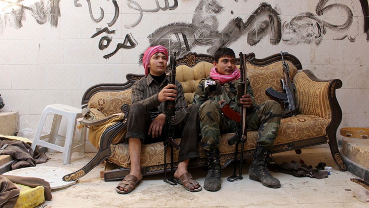 Los yihadistas entrenan a adolescentes para sus nuevos actos terroristas suicidas en Siria