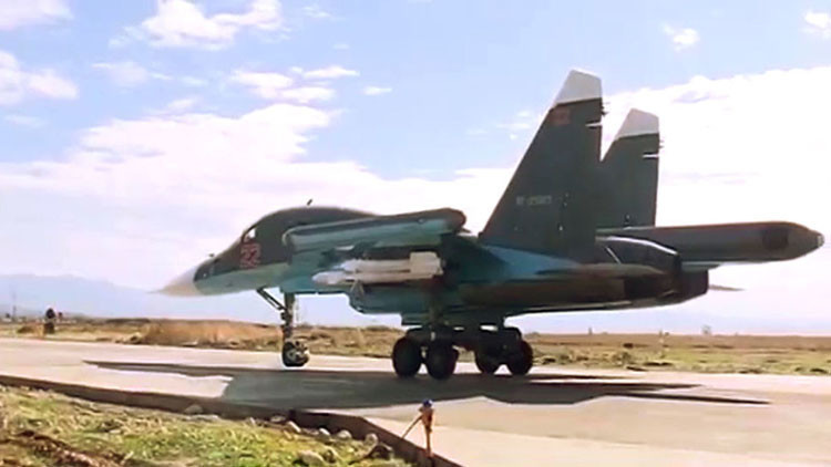 "Calentando músculos": cómo es pilotar el letal bombardero Su-34 visto desde su cabina (video)