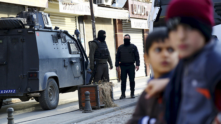 Turquía: Fuerte represión a activistas kurdos por parte del Ejército en Diyarbakir