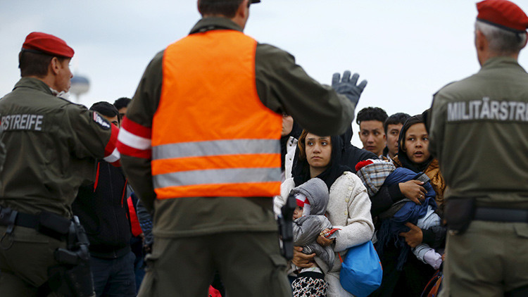 Austria podría enviar tropas a los Balcanes para cortar el flujo de refugiados