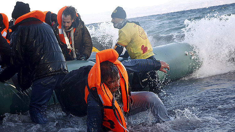 Turquía: Al menos 35 refugiados mueren ahogados en el mar Egeo