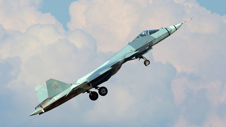 Hasta las nubes en unos segundos: Caza ruso T-50 rompe el récord de la velocidad de trepada