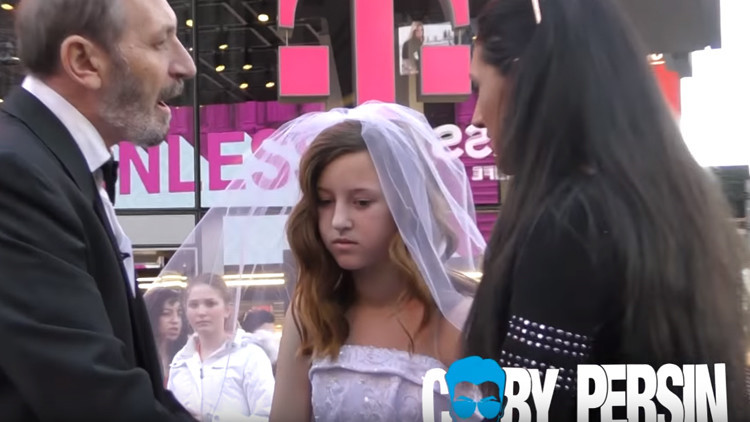 ¿Cómo reaccionaría al ver la boda de una niña de 12 años y un hombre de 65?