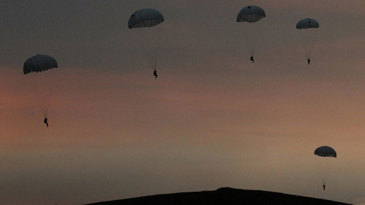 Graban los últimos segundos de vida de un paracaidista de las fuerzas especiales de Rusia (Video)