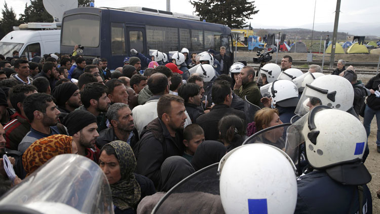 La situación humanitaria de los refugiados en la frontera greco-macedonia "es desastrosa"