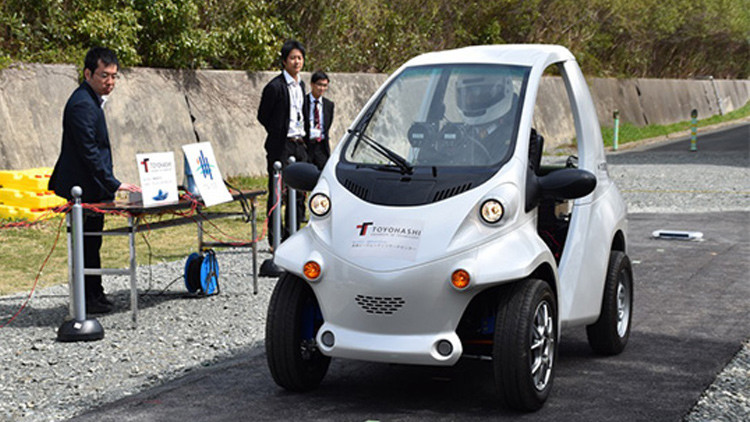 Foto, video: Así es el innovador vehículo eléctrico que se carga con el movimiento sobre el asfalto