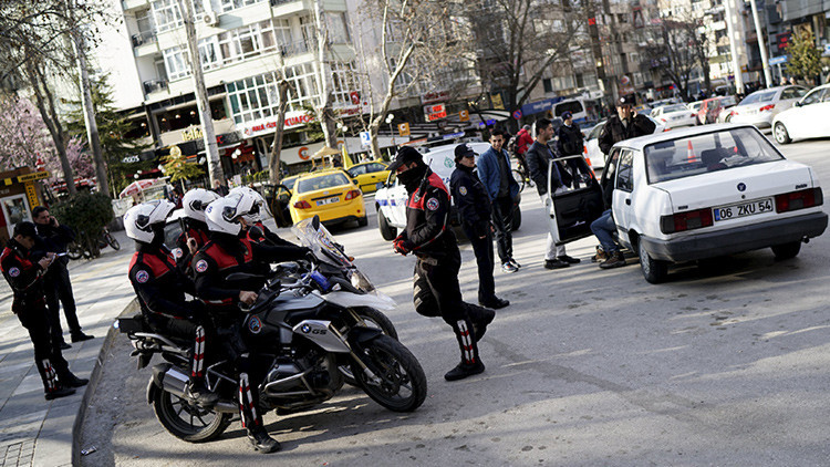 Un policía mata a una agente y a un civil en la capital de Turquía