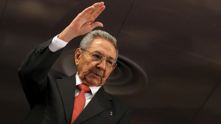 Raúl Castro rechaza "fórmulas de privatización" para la economía cubana