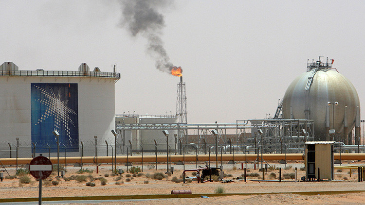 ¿Qué está detrás de la repentina subida de los precios del petróleo de Arabia Saudita?
