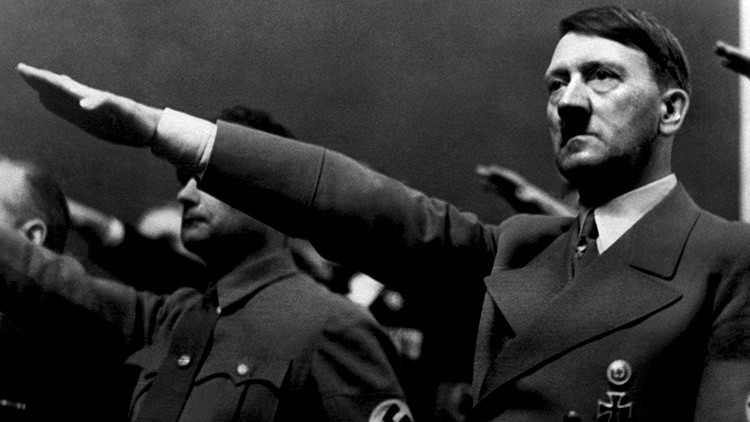 Las fotos que Hitler mandó a destruir se divulgan 90 años más tarde