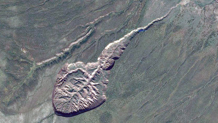 'La puerta al mundo subterráneo': los secretos de un gigantesco cráter siberiano