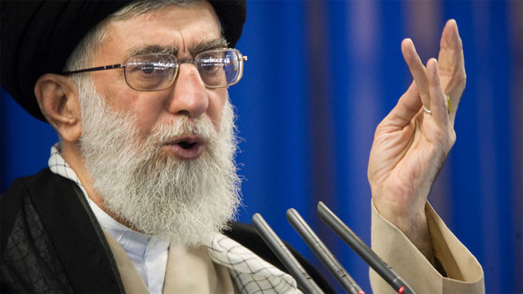 El líder supremo de Irán critica al "gran Satán" EE.UU. y al "canceroso régimen" de Israel