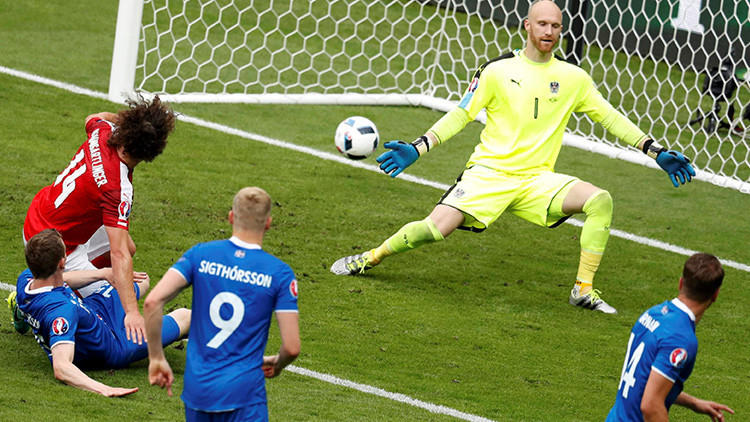 Comentarista 'revienta' la Red con histérica locución del histórico gol de Islandia en la Eurocopa