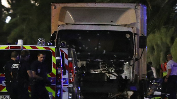VIDEOS: Momento exacto del atropello de una multitud por un camión en Niza