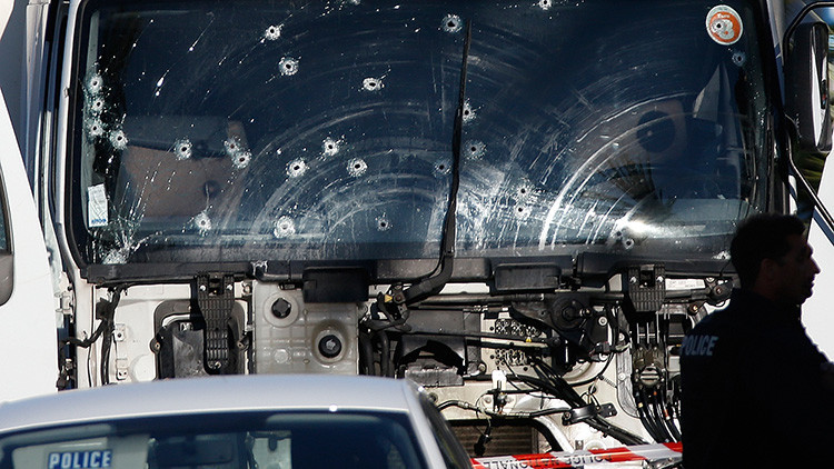 Un espeluznante video graba de frente la llegada del camión de la matanza de Niza