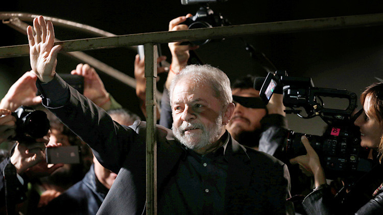 Lula da Silva encabeza las encuestas presidenciales en Brasil