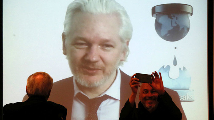 Assange promete sorprender a los votantes de EE.UU. con "mucho más" material antes de las elecciones