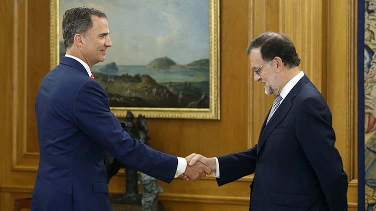 Rajoy acepta el encargo del rey de intentar formar Gobierno