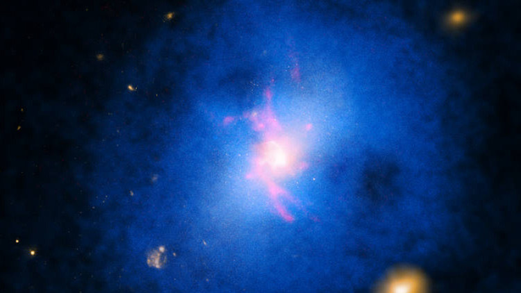 'Stargate': Científicos hallan una 'puerta' en el centro de los agujeros negros