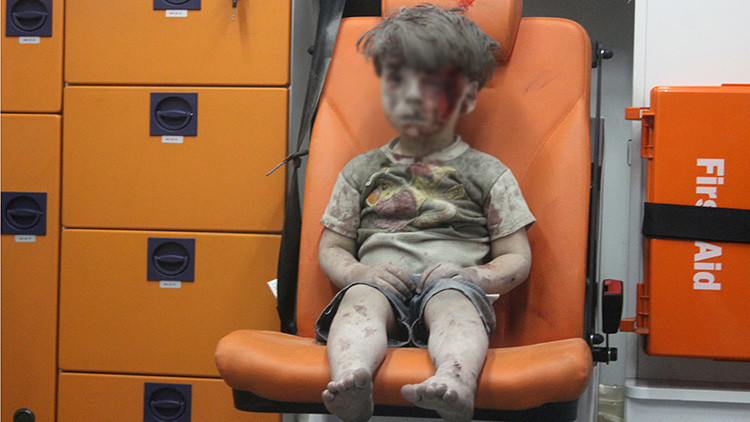 El fotógrafo del niño de Alepo "aplaude la actividad terrorista en Siria"