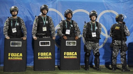 Video: La Policía de Brasil usa balas de goma y gas lacrimógeno contra una protesta anticorrupción