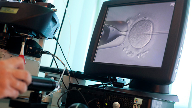 Un doctor de EE.UU. utilizó su propio esperma para inseminar a sus pacientes