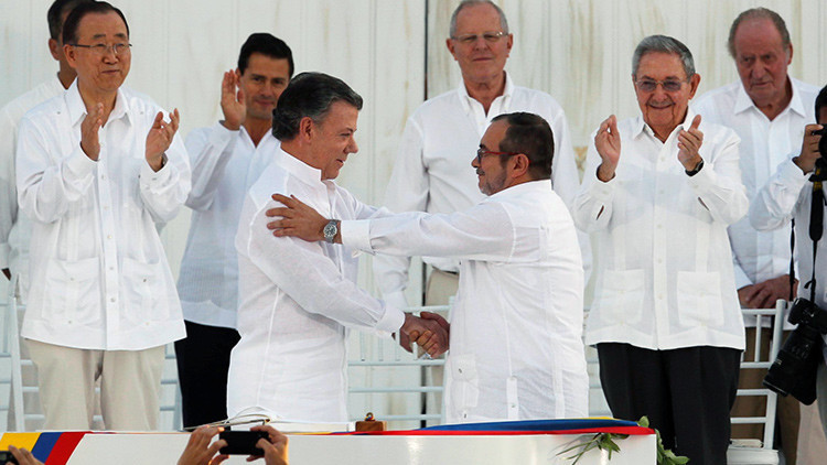 El Gobierno de Colombia y las FARC firman el acuerdo final de paz (Video)