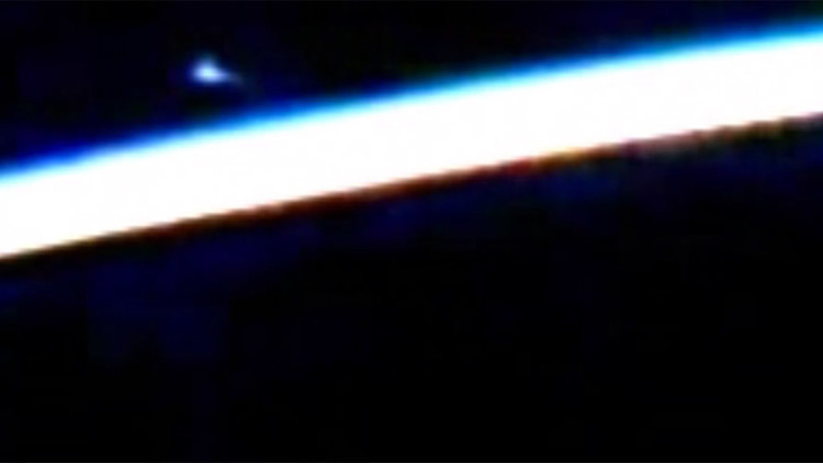 La NASA corta la emisión desde la EEI "por la aparición de un ovni" (VIDEO)