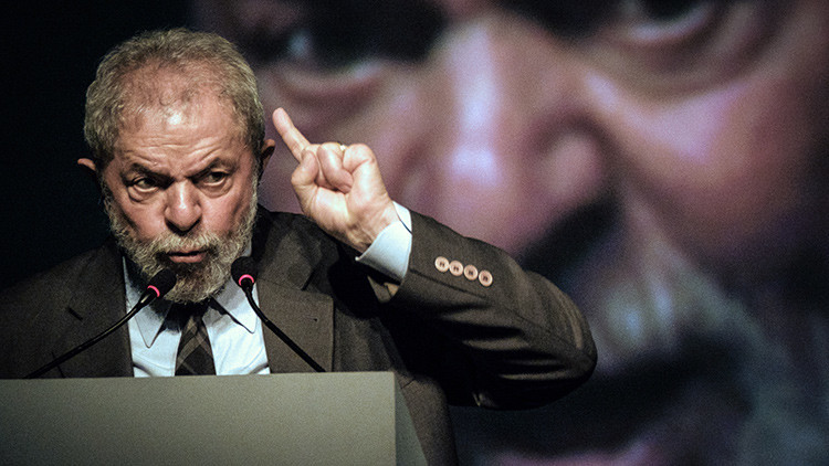 Presentan cargos contra Lula da Silva y diez personas más por corrupción