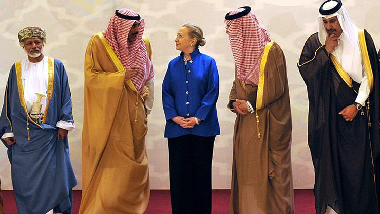 WikiLeaks: Clinton llama a Arabia Saudita y Catar "partidarios financieros" del EI