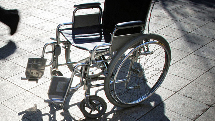 Refugiados violan brutalmente a una mujer en silla de ruedas en Suecia