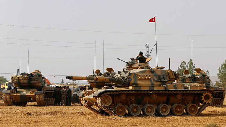 PRIMERAS IMÁGENES: Militares turcos despliegan tanques y tropas cerca de la frontera con Irak