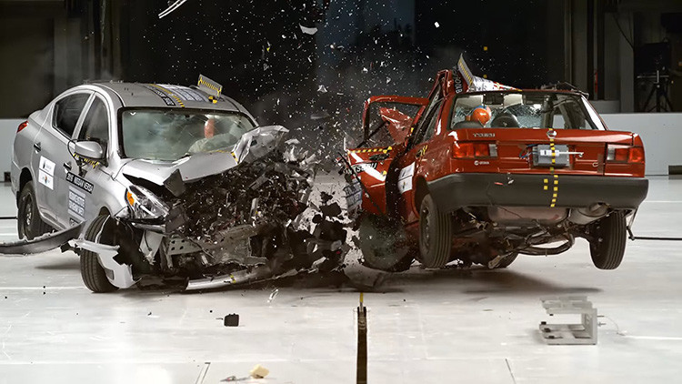 VIDEO: Una demoledora prueba de choque para un coche muy popular en México