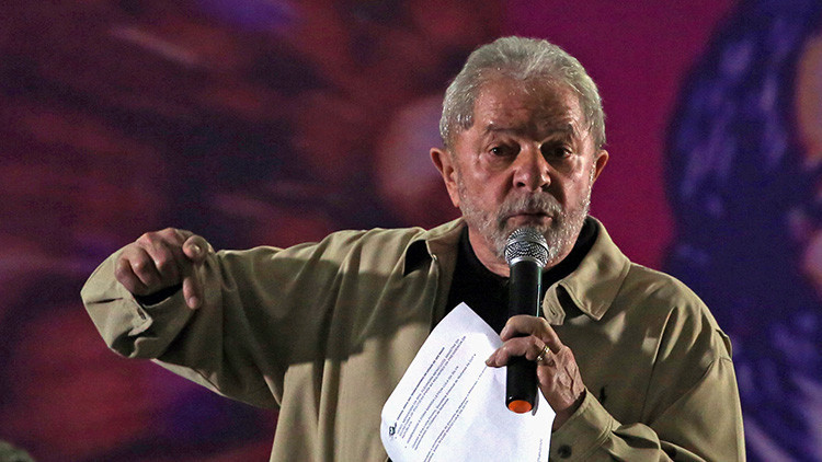Lula da Silva a Oliver Stone: "Hay una guerra en Brasil"
