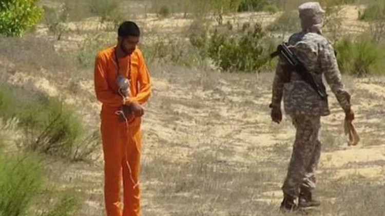 El Estado Islámico difunde un video en el que hace explotar a un prisionero con una bomba