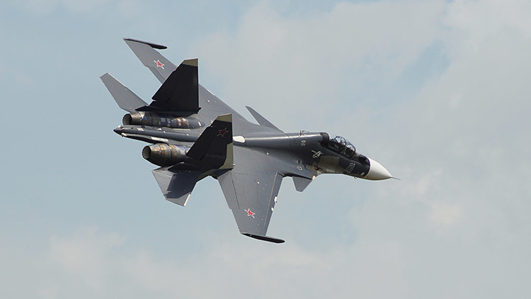 VIDEO: Los modernísimos cazas rusos Su-30SM se ponen a punto en el cielo Crimea