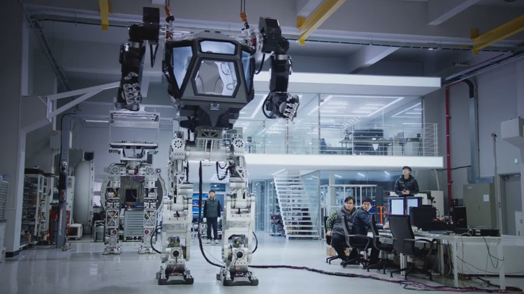 VIDEO: Desarrollan un gigantesco robot andador tripulado en Corea del Sur