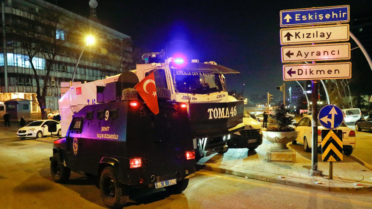 Primeras imágenes: Muere el embajador ruso en Turquía tras un atentado
