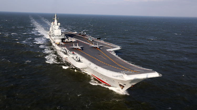 "Imponente y hermoso": China presume de nuevo portaaviones mientras lo 'pasea' por Japón