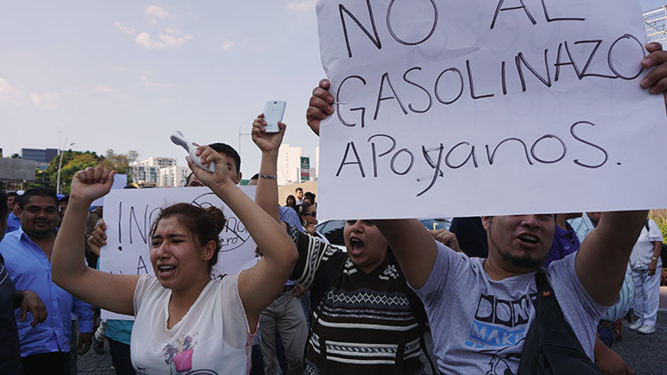 Las protestas contra el  'gasolinazo ' prenden en todo México