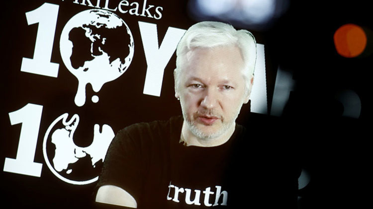 WikiLeaks promete "hacernos estallar la cabeza" en 2017
