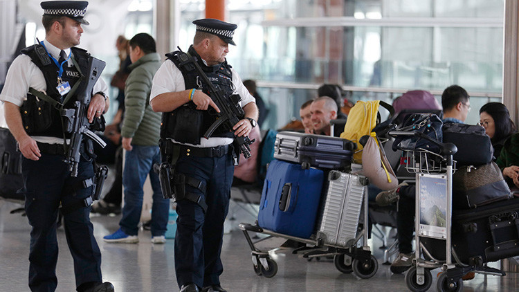 Arrestan en un aeropuerto de Londres a un sospechoso de amenaza terrorista