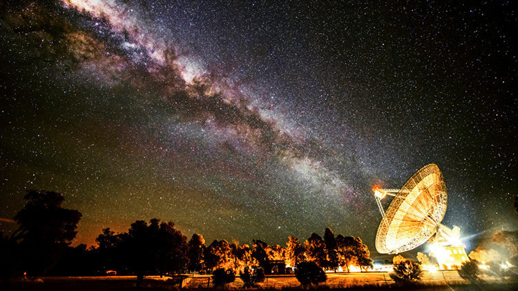 'Contacto': Astrónomos revelan el origen de las misteriosas señales espaciales