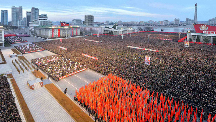Marcha de apoyo al discurso 'nuclear' de Kim Jong-un en Pionyang (FOTOS)