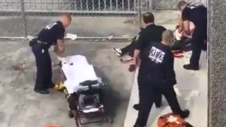 VIDEO: Un herido pide ayuda tras el tiroteo en el aeropuerto de Fort Lauderdale