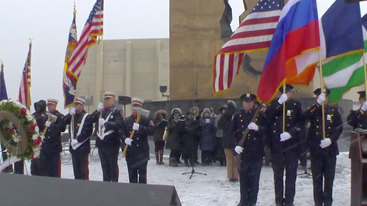 Entonan el himno ruso en Nueva York en memoria a las víctimas del siniestro del Tu-154 (VIDEOS)