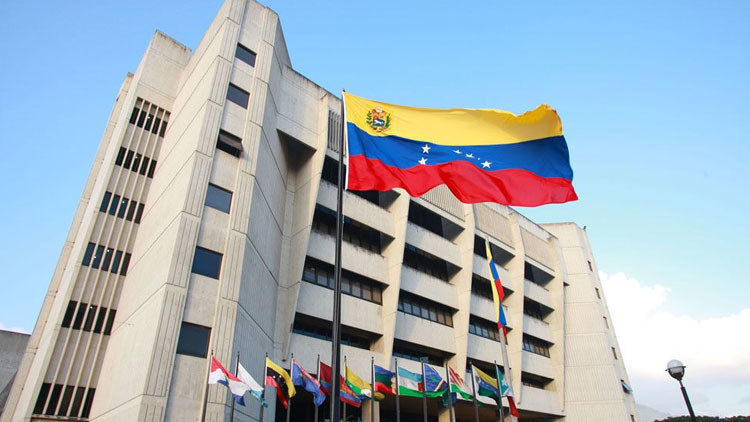 Venezuela: El Tribunal Supremo de Justicia señala que el Parlamento no puede destituir a Maduro