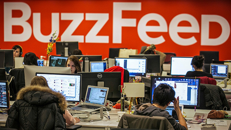 Un excelente negocio: BuzzFeed comercializa la frase que utilizó Trump en su contra