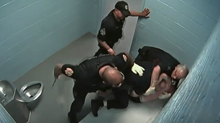 EE.UU.: Así fue el violento arresto que terminó con el despido de tres policías (Video)