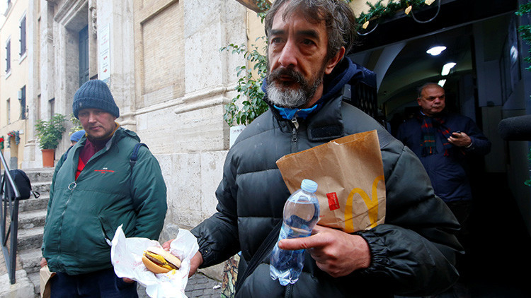 McDonald's "cínico": Denuncian que las donaciones en el Vaticano son un plan de relaciones públicas